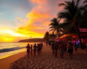 Strand und Nachtleben in Acapulco, Mexiko