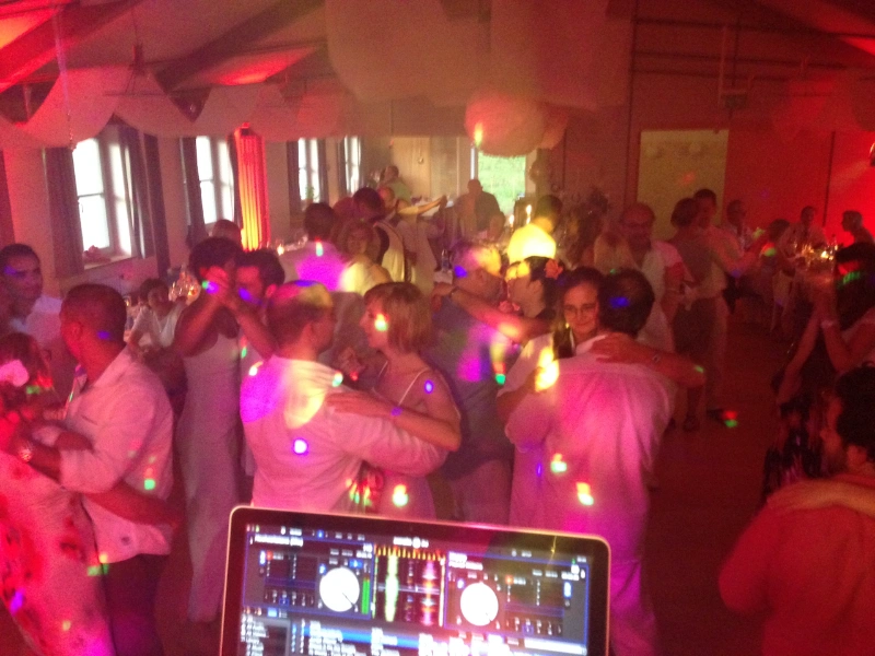 Geburtstagsparty mit DJ? So wird die Nacht legendär!